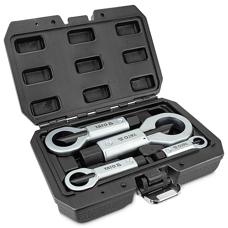 Chisel set for removing damaged and rusted nuts